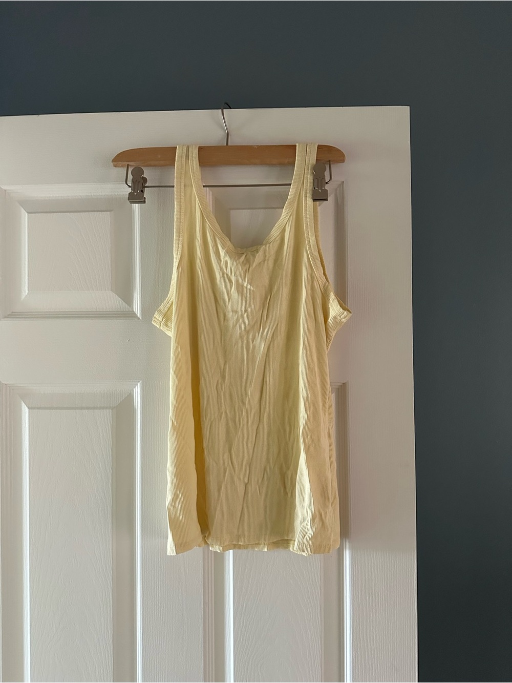 Yellow Ribbed V-Neck Tank Top - M - Picture 2 of 3
